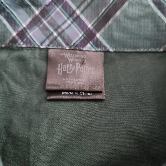 Harry Potter Hufflepuff Universal Studios Men’s Button-Up Shirt green Size L NEW - Picture 8 of 12